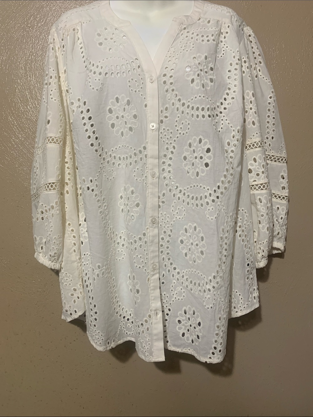 Torrid 2X Off White Eyelet Button-Down Top NWOT